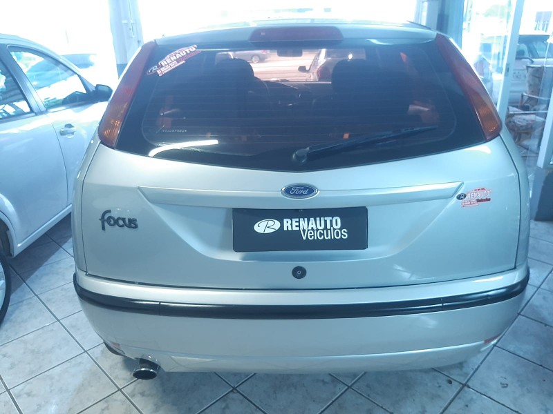 FORD FOCUS 1.6 /2008 RENAUTO VEÍCULOS LAJEADO / Carros no Vale FORD FOCUS 1.6 /2008 RENAUTO VEÍCULOS LAJEADO / Carros no Vale