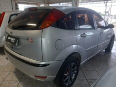 FORD FOCUS 1.6 /2008 RENAUTO VEÍCULOS LAJEADO / Carros no Vale