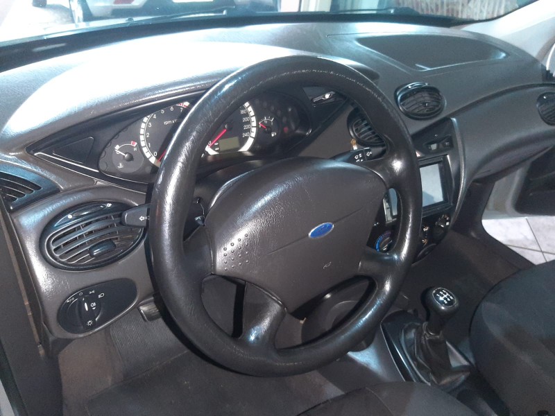FORD FOCUS 1.6 /2008 RENAUTO VEÍCULOS LAJEADO / Carros no Vale FORD FOCUS 1.6 /2008 RENAUTO VEÍCULOS LAJEADO / Carros no Vale