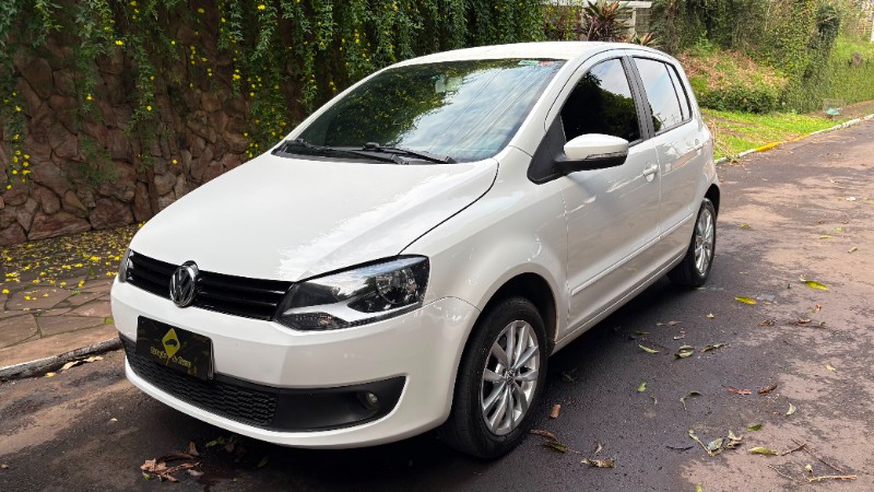 VOLKSWAGEN FOX 1.0 2013/2014 ESTAÇÃO DO CARRO ESTRELA / Carros no Vale