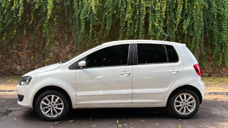 VOLKSWAGEN FOX 1.0 2013/2014 ESTAÇÃO DO CARRO ESTRELA / Carros no Vale