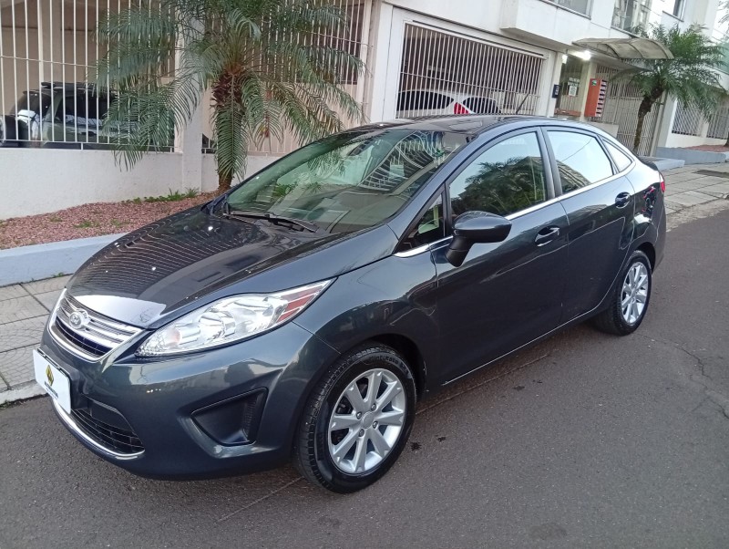 FORD FIESTA 1.6 SE 2010/2011 ALTERNATIVA VEÍCULOS LAJEADO / Carros no Vale