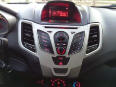 FORD FIESTA 1.6 SE 2010/2011 ALTERNATIVA VEÍCULOS LAJEADO / Carros no Vale