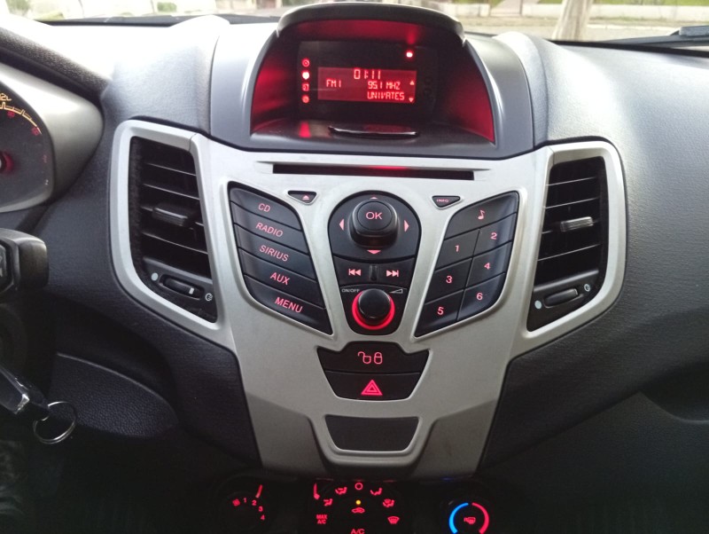 FORD FIESTA 1.6 SE 2010/2011 ALTERNATIVA VEÍCULOS LAJEADO / Carros no Vale