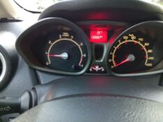 FORD FIESTA 1.6 SE 2010/2011 ALTERNATIVA VEÍCULOS LAJEADO / Carros no Vale