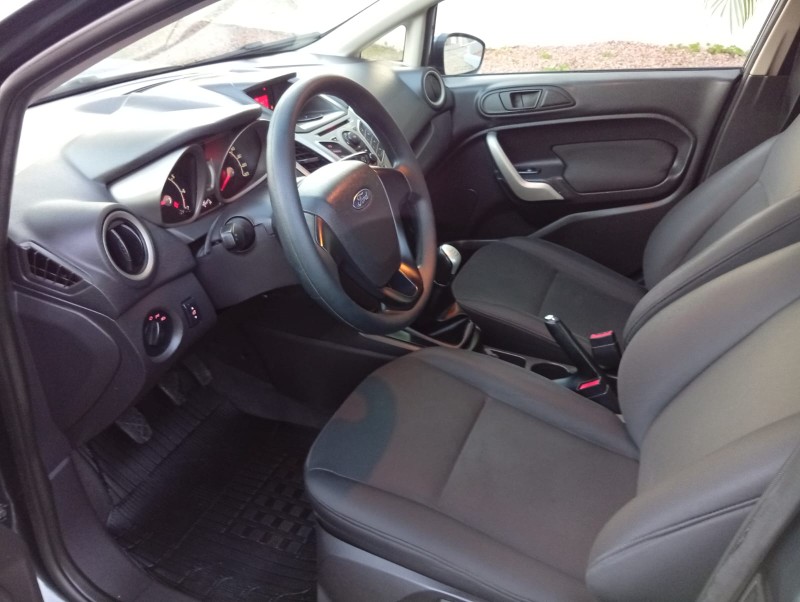 FORD FIESTA 1.6 SE 2010/2011 ALTERNATIVA VEÍCULOS LAJEADO / Carros no Vale