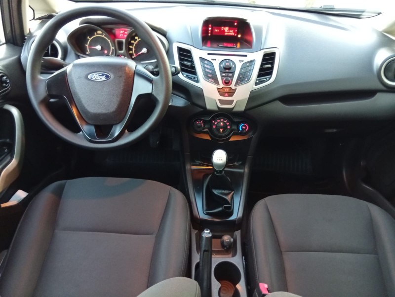 FORD FIESTA 1.6 SE 2010/2011 ALTERNATIVA VEÍCULOS LAJEADO / Carros no Vale