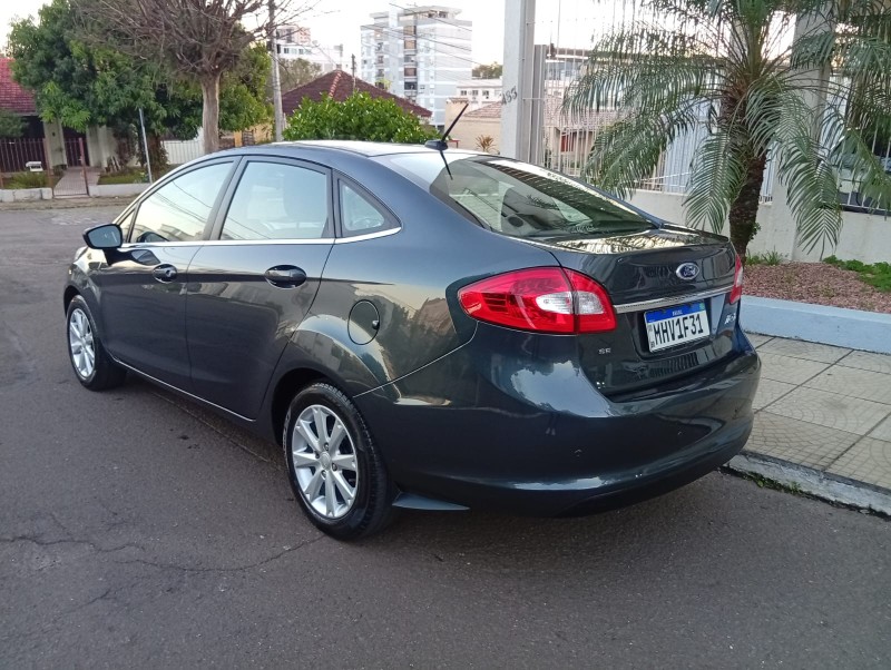 FORD FIESTA 1.6 SE 2010/2011 ALTERNATIVA VEÍCULOS LAJEADO / Carros no Vale