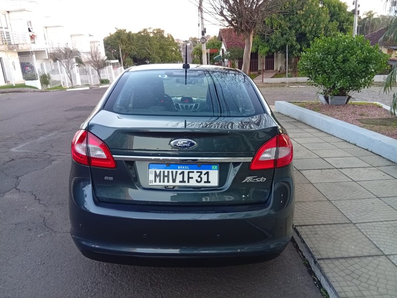 FORD FIESTA 1.6 SE 2010/2011 ALTERNATIVA VEÍCULOS LAJEADO / Carros no Vale