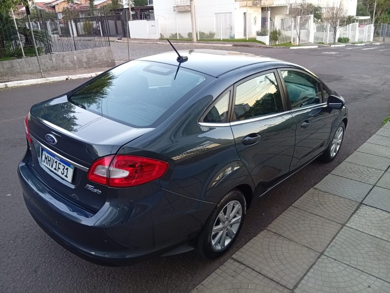 FORD FIESTA 1.6 SE 2010/2011 ALTERNATIVA VEÍCULOS LAJEADO / Carros no Vale