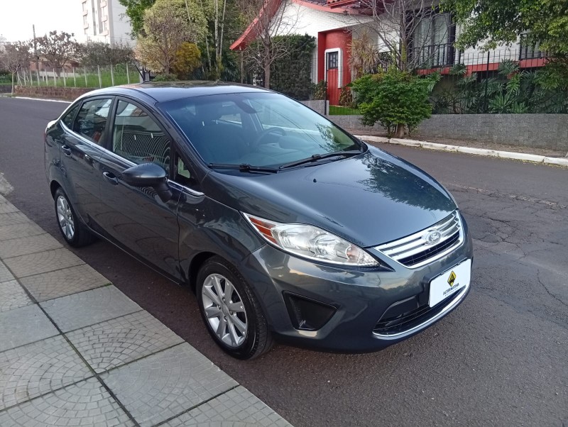 FORD FIESTA 1.6 SE 2010/2011 ALTERNATIVA VEÍCULOS LAJEADO / Carros no Vale