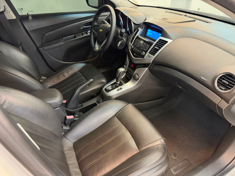 CHEVROLET CRUZE HATCH LT 2016/2016 LUCAS AUTOMÓVEIS BOM RETIRO DO SUL / Carros no Vale