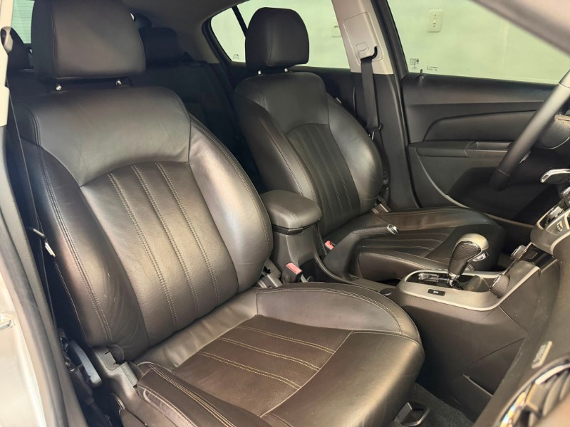 CHEVROLET CRUZE HATCH LT 2016/2016 LUCAS AUTOMÓVEIS BOM RETIRO DO SUL / Carros no Vale