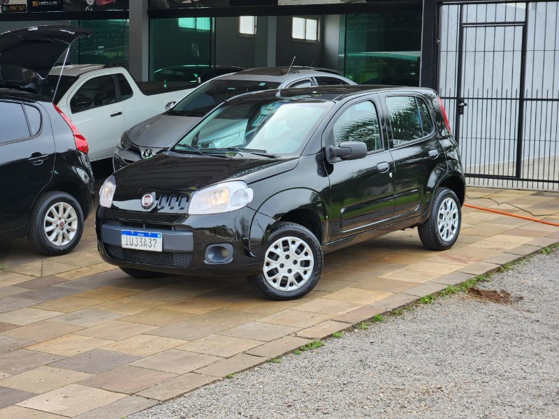 FIAT UNO VIVACE 1.0 2013/2014 TS VEÍCULOS ANTA GORDA / Carros no Vale