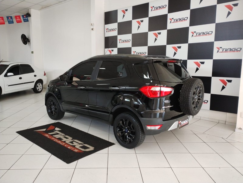 FORD ECOSPORT FREESTYLE 1.6 16V FLEX 5P 2017/2017 TIAGO AUTOMÓVEIS VENÂNCIO AIRES / Carros no Vale
