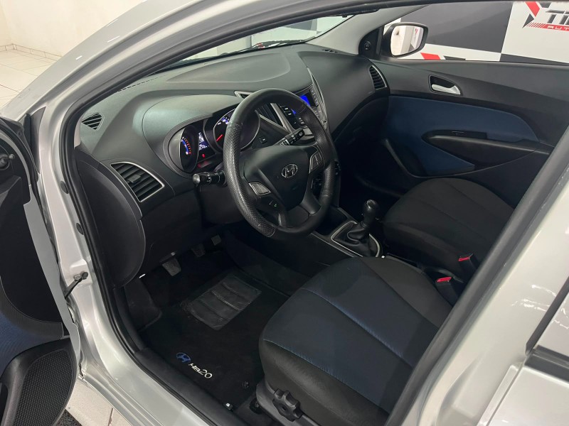 HYUNDAI HB20 1.6 CONFORT 2013/2013 TIAGO AUTOMÓVEIS VENÂNCIO AIRES / Carros no Vale