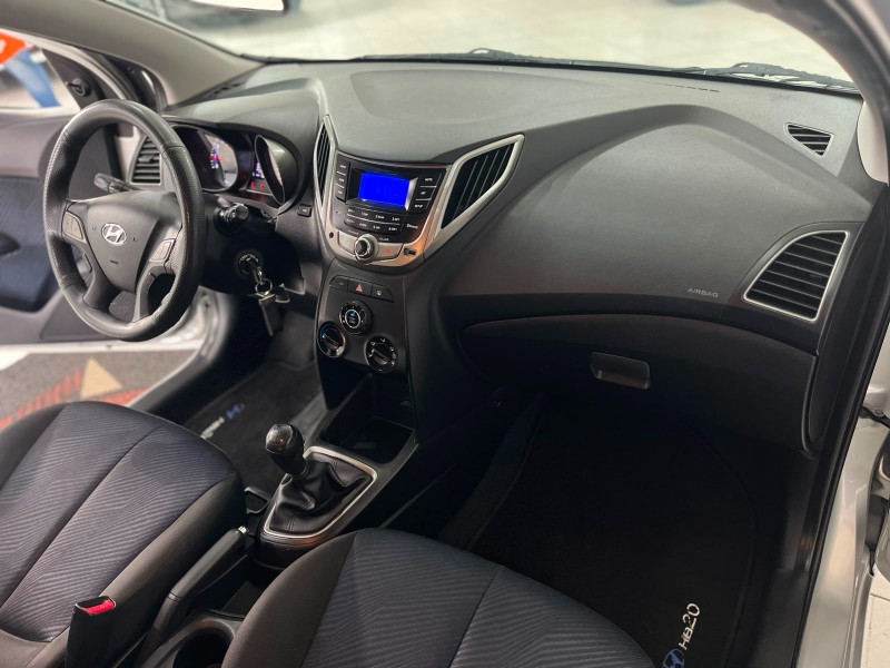 HYUNDAI HB20 1.6 CONFORT 2013/2013 TIAGO AUTOMÓVEIS VENÂNCIO AIRES / Carros no Vale