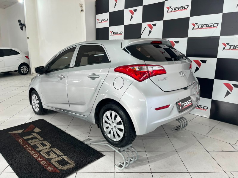 HYUNDAI HB20 1.6 CONFORT 2013/2013 TIAGO AUTOMÓVEIS VENÂNCIO AIRES / Carros no Vale