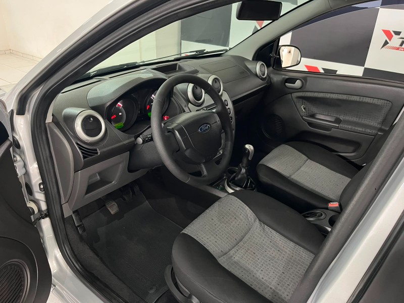 FORD FIESTA 1.6 MPI CLASS SEDAN 8V 2012/2012 TIAGO AUTOMÓVEIS VENÂNCIO AIRES / Carros no Vale FORD FIESTA 1.6 MPI CLASS SEDAN 8V 2012/2012 TIAGO AUTOMÓVEIS VENÂNCIO AIRES / Carros no Vale