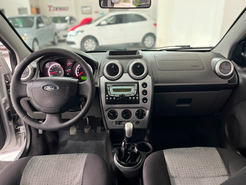 FORD FIESTA 1.6 MPI CLASS SEDAN 8V 2012/2012 TIAGO AUTOMÓVEIS VENÂNCIO AIRES / Carros no Vale FORD FIESTA 1.6 MPI CLASS SEDAN 8V 2012/2012 TIAGO AUTOMÓVEIS VENÂNCIO AIRES / Carros no Vale