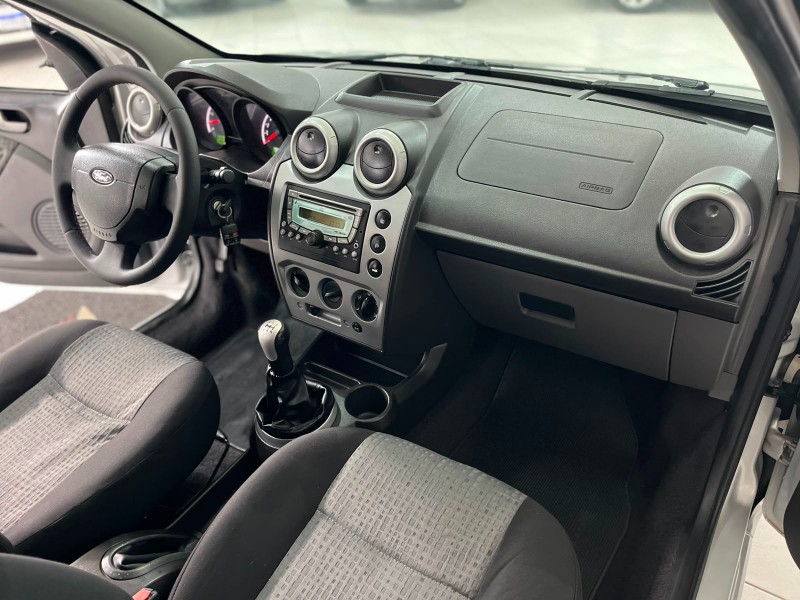 FORD FIESTA 1.6 MPI CLASS SEDAN 8V 2012/2012 TIAGO AUTOMÓVEIS VENÂNCIO AIRES / Carros no Vale FORD FIESTA 1.6 MPI CLASS SEDAN 8V 2012/2012 TIAGO AUTOMÓVEIS VENÂNCIO AIRES / Carros no Vale