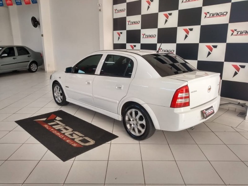 CHEVROLET ASTRA 2.0 MPFI ADVANTAGE SEDAN 8V FLEX 4P MANUAL 2008/2008 TIAGO AUTOMÓVEIS VENÂNCIO AIRES / Carros no Vale