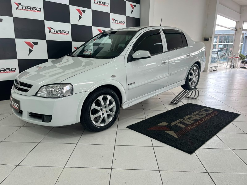 CHEVROLET ASTRA 2.0 MPFI ADVANTAGE SEDAN 8V FLEX 4P MANUAL 2008/2008 TIAGO AUTOMÓVEIS VENÂNCIO AIRES / Carros no Vale
