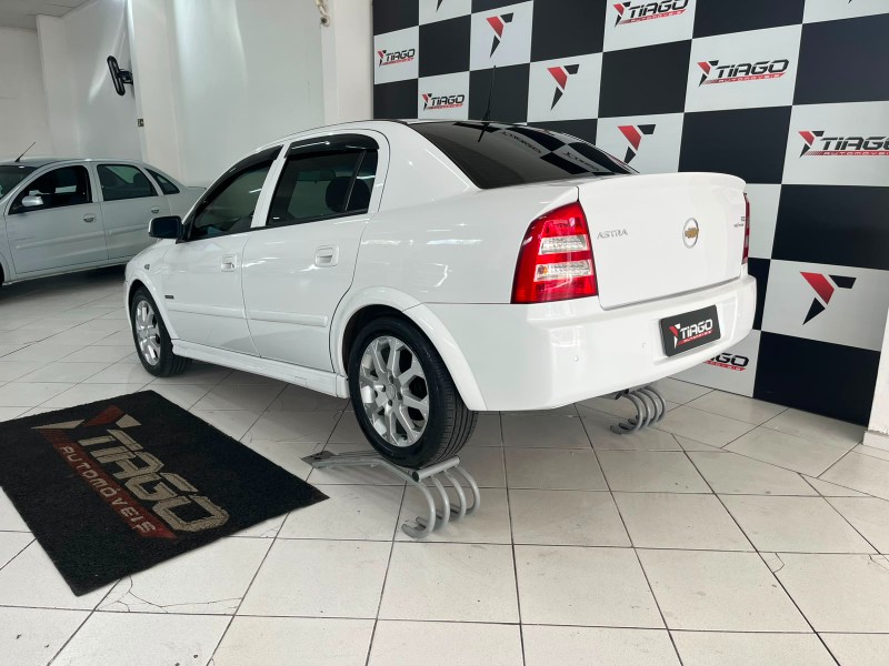 CHEVROLET ASTRA 2.0 MPFI ADVANTAGE SEDAN 8V FLEX 4P MANUAL 2008/2008 TIAGO AUTOMÓVEIS VENÂNCIO AIRES / Carros no Vale