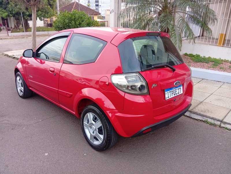 FORD KA 1.0 FLEX 2012/2013 ALTERNATIVA VEÍCULOS LAJEADO / Carros no Vale