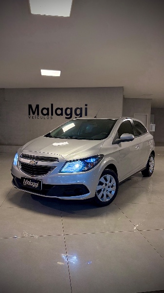 CHEVROLET ONIX 1.4 LT 8V 2012/2013 MALAGGI VEÍCULOS ENCANTADO / Carros no Vale