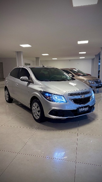 CHEVROLET ONIX 1.4 LT 8V 2012/2013 MALAGGI VEÍCULOS ENCANTADO / Carros no Vale