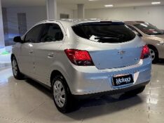 CHEVROLET ONIX 1.4 LT 8V 2012/2013 MALAGGI VEÍCULOS ENCANTADO / Carros no Vale