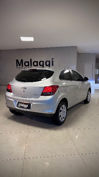 CHEVROLET ONIX 1.4 LT 8V 2012/2013 MALAGGI VEÍCULOS ENCANTADO / Carros no Vale
