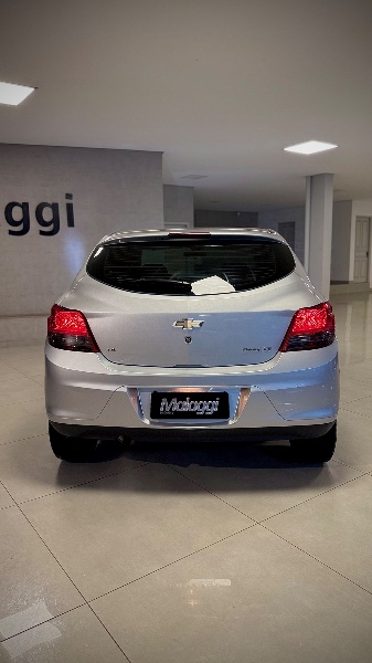 CHEVROLET ONIX 1.4 LT 8V 2012/2013 MALAGGI VEÍCULOS ENCANTADO / Carros no Vale
