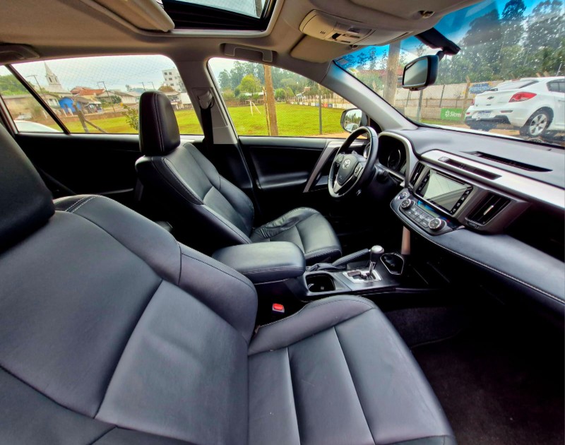 TOYOTA RAV4 2.0 4X2 16V GASOLINA 4P AUTOMÁTICO 2018/2018 CRUZEIRO MULTIMARCAS CRUZEIRO DO SUL / Carros no Vale
