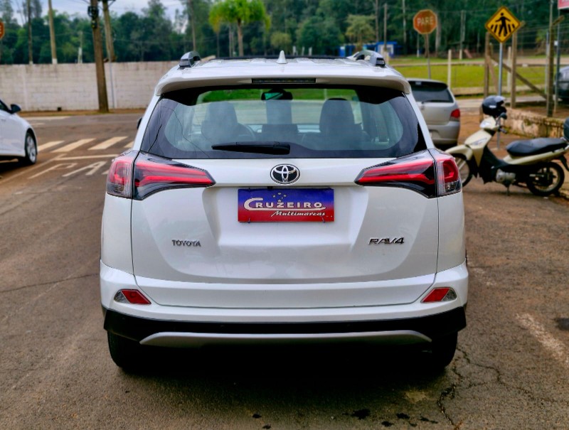 TOYOTA RAV4 2.0 4X2 16V GASOLINA 4P AUTOMÁTICO 2018/2018 CRUZEIRO MULTIMARCAS CRUZEIRO DO SUL / Carros no Vale