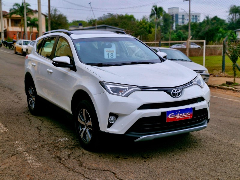 TOYOTA RAV4 2.0 4X2 16V GASOLINA 4P AUTOMÁTICO 2018/2018 CRUZEIRO MULTIMARCAS CRUZEIRO DO SUL / Carros no Vale