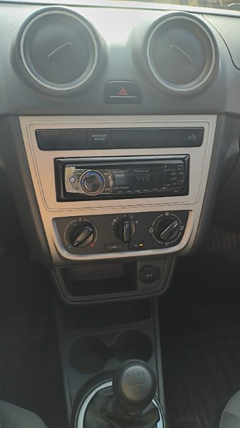 VOLKSWAGEN SAVEIRO 1.6 MI CS 8V FLEX 2P MANUAL G.VI 2014/2015 ADRIANO VEÍCULOS CRUZEIRO DO SUL / Carros no Vale