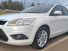 FORD FOCUS SEDAN FOCUS SEDAN 2.0 FLEX 4P AUT. 2011/2012 ADRIANO VEÍCULOS CRUZEIRO DO SUL / Carros no Vale