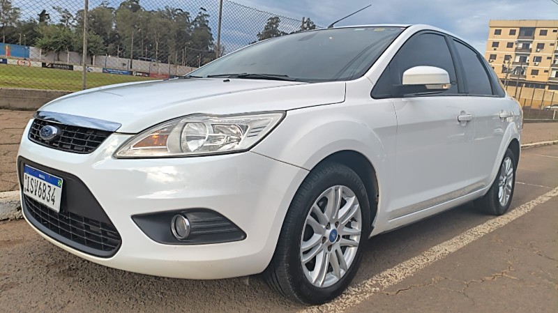 FORD FOCUS SEDAN FOCUS SEDAN 2.0 FLEX 4P AUT. 2011/2012 ADRIANO VEÍCULOS CRUZEIRO DO SUL / Carros no Vale