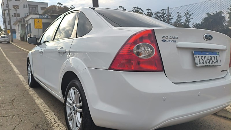 FORD FOCUS SEDAN FOCUS SEDAN 2.0 FLEX 4P AUT. 2011/2012 ADRIANO VEÍCULOS CRUZEIRO DO SUL / Carros no Vale
