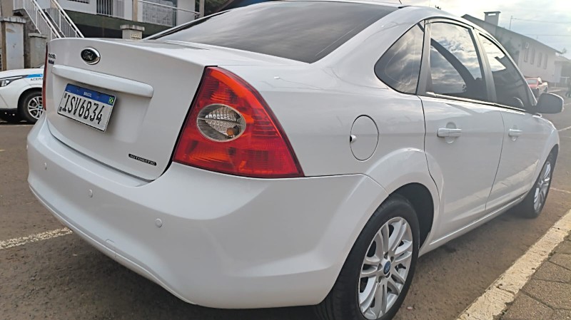 FORD FOCUS SEDAN FOCUS SEDAN 2.0 FLEX 4P AUT. 2011/2012 ADRIANO VEÍCULOS CRUZEIRO DO SUL / Carros no Vale