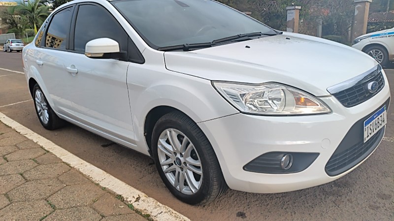 FORD FOCUS SEDAN FOCUS SEDAN 2.0 FLEX 4P AUT. 2011/2012 ADRIANO VEÍCULOS CRUZEIRO DO SUL / Carros no Vale