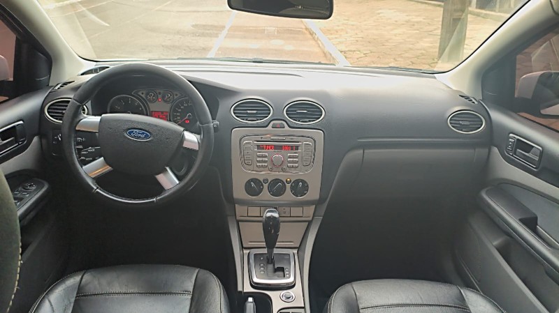 FORD FOCUS SEDAN FOCUS SEDAN 2.0 FLEX 4P AUT. 2011/2012 ADRIANO VEÍCULOS CRUZEIRO DO SUL / Carros no Vale