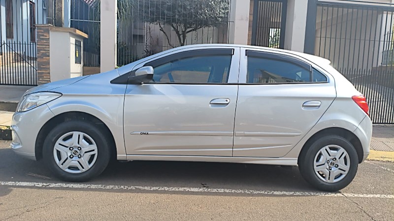 CHEVROLET ONIX 1.0 FLEX LT MANUAL 2014/2015 ADRIANO VEÍCULOS CRUZEIRO DO SUL / Carros no Vale