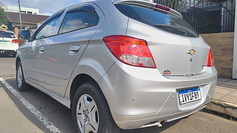CHEVROLET ONIX 1.0 FLEX LT MANUAL 2014/2015 ADRIANO VEÍCULOS CRUZEIRO DO SUL / Carros no Vale