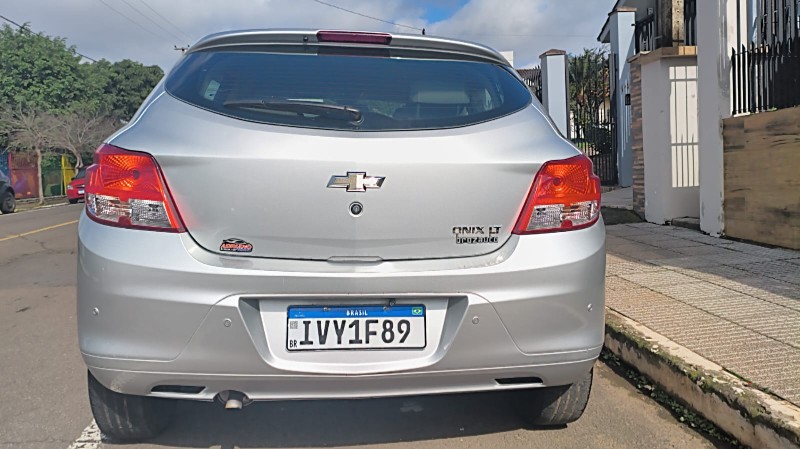 CHEVROLET ONIX 1.0 FLEX LT MANUAL 2014/2015 ADRIANO VEÍCULOS CRUZEIRO DO SUL / Carros no Vale