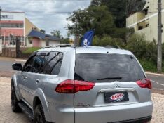 MITSUBISHI PAJERO DAKAR 3.2 HPE 4X4 7 LUGARES 16V TURBO INTERCOOLER DIESEL 4P AUTOMÁTICO /2010 NEURI VEÍCULOS LAJEADO / Carros no Vale
