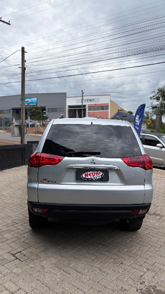 MITSUBISHI PAJERO DAKAR 3.2 HPE 4X4 7 LUGARES 16V TURBO INTERCOOLER DIESEL 4P AUTOMÁTICO /2010 NEURI VEÍCULOS LAJEADO / Carros no Vale MITSUBISHI PAJERO DAKAR 3.2 HPE 4X4 7 LUGARES 16V TURBO INTERCOOLER DIESEL 4P AUTOMÁTICO /2010 NEURI VEÍCULOS LAJEADO / Carros no Vale