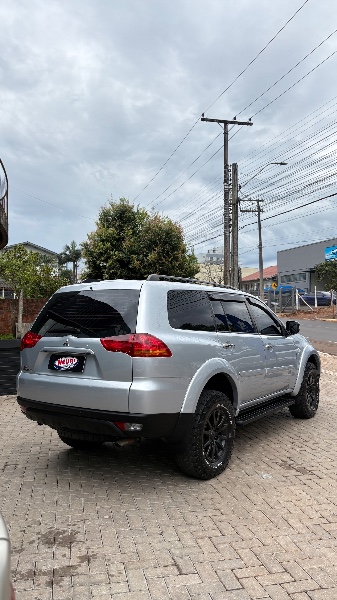 MITSUBISHI PAJERO DAKAR 3.2 HPE 4X4 7 LUGARES 16V TURBO INTERCOOLER DIESEL 4P AUTOMÁTICO /2010 NEURI VEÍCULOS LAJEADO / Carros no Vale MITSUBISHI PAJERO DAKAR 3.2 HPE 4X4 7 LUGARES 16V TURBO INTERCOOLER DIESEL 4P AUTOMÁTICO /2010 NEURI VEÍCULOS LAJEADO / Carros no Vale